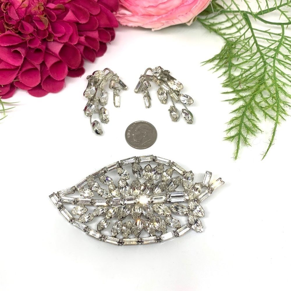 VINTAGE⚜️ART DECO Baguette Crystal Brooch & Clip Earrings Set - Picture 10 of 10